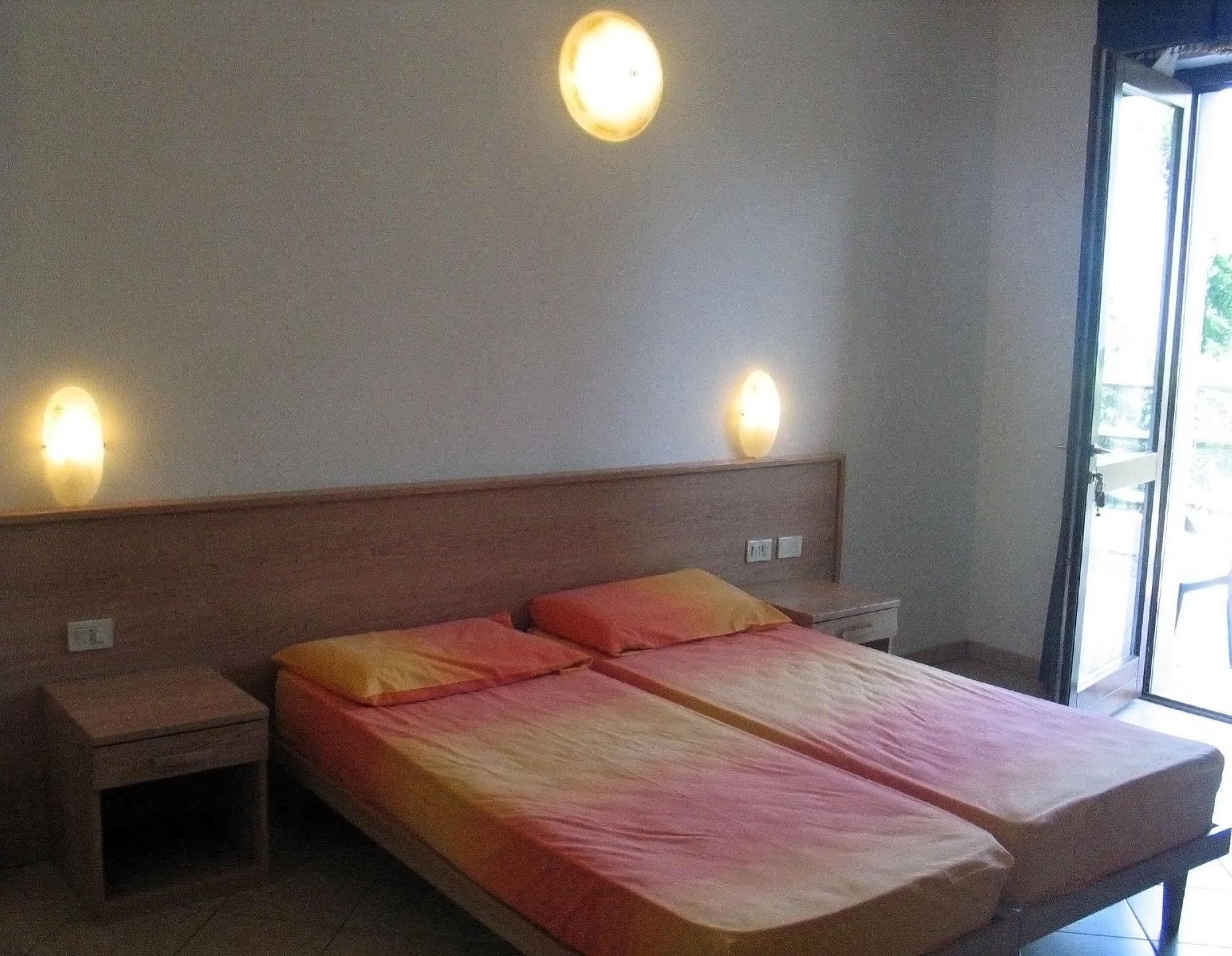 Residence Oasi ลีโมเนซุลการ์ดา ภายนอก รูปภาพ
